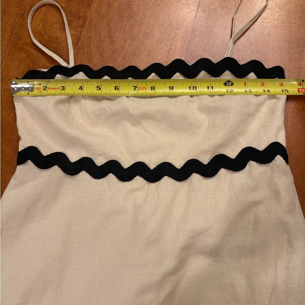 Elegant Cream Maxi Dress with Black Accents - Picture 5 of 9